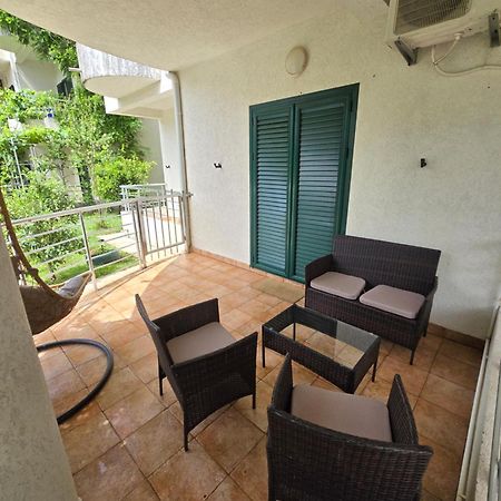 Roman Garden Apartment Risan Ngoại thất bức ảnh