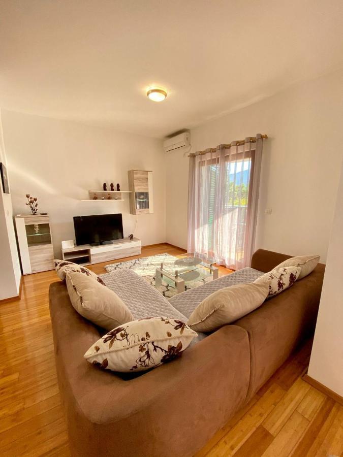 Roman Garden Apartment Risan Ngoại thất bức ảnh