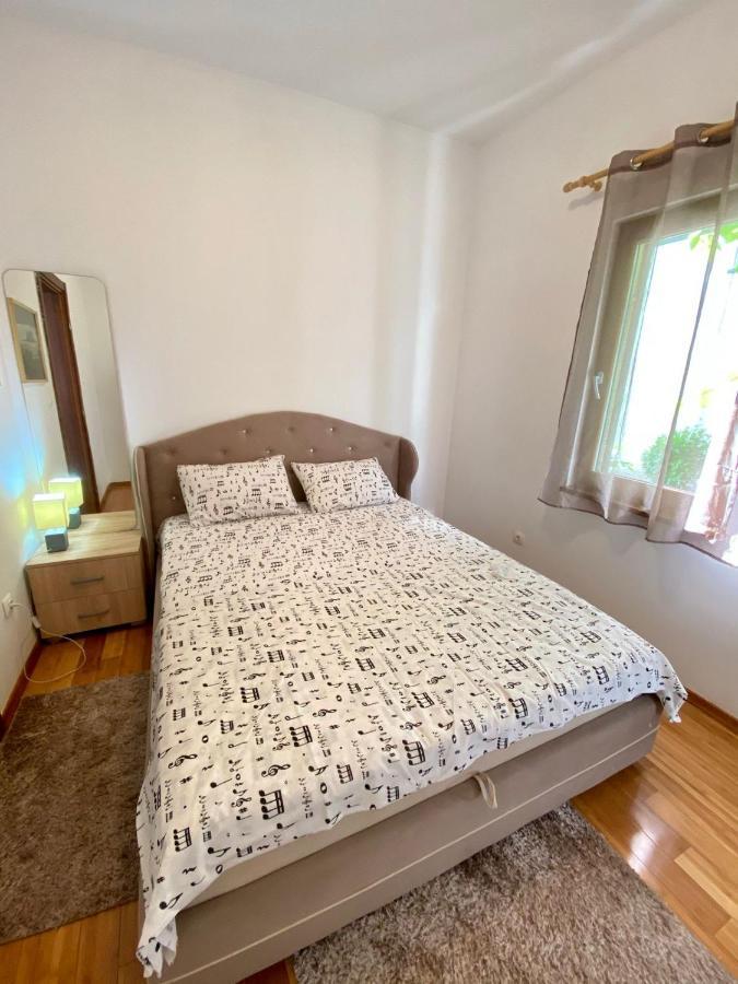 Roman Garden Apartment Risan Ngoại thất bức ảnh
