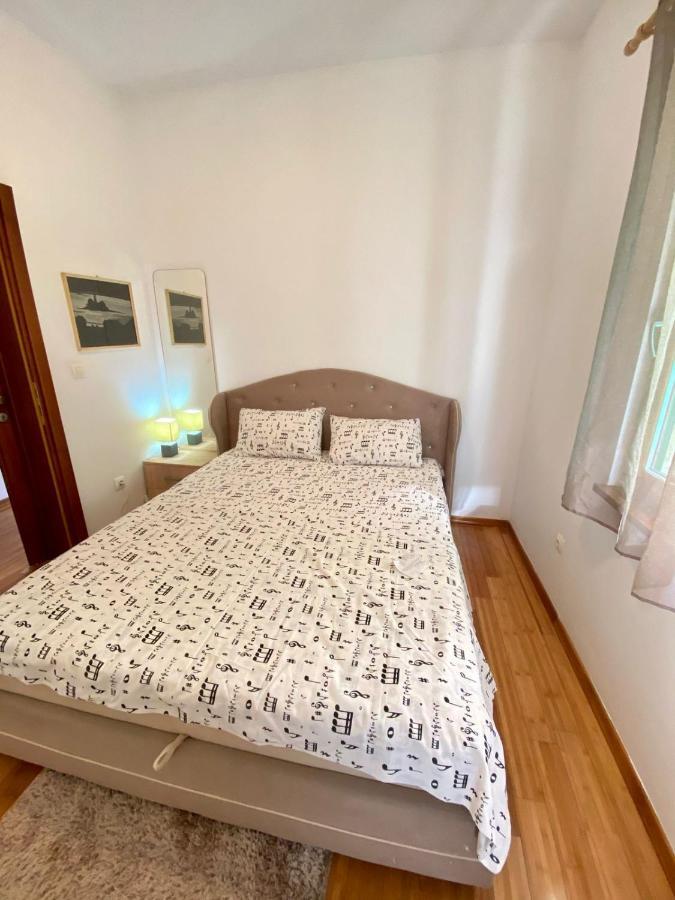Roman Garden Apartment Risan Ngoại thất bức ảnh