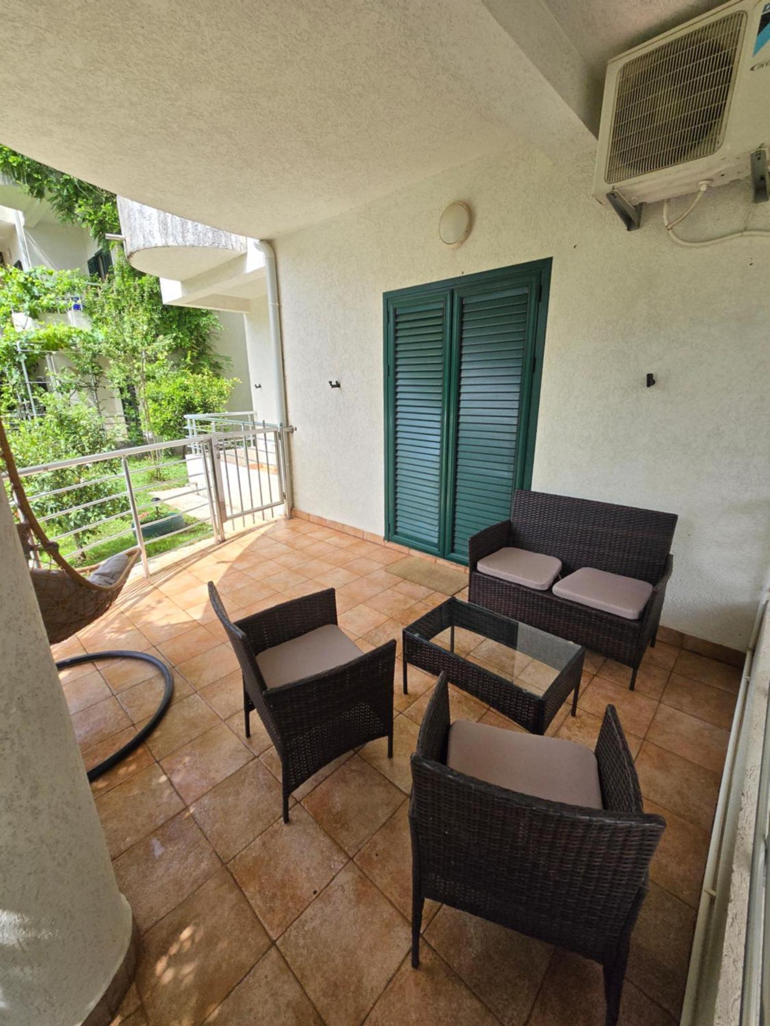 Roman Garden Apartment Risan Ngoại thất bức ảnh