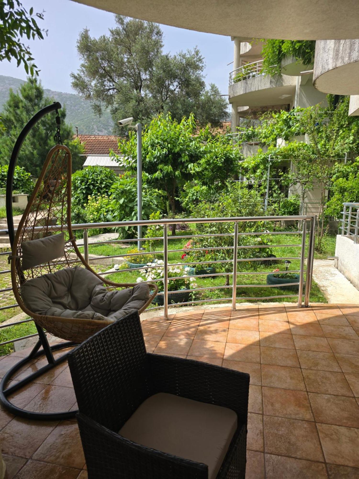 Roman Garden Apartment Risan Ngoại thất bức ảnh