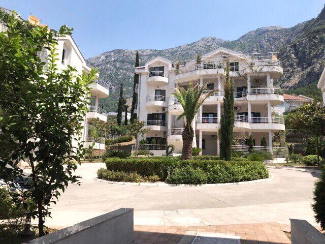 Roman Garden Apartment Risan Ngoại thất bức ảnh