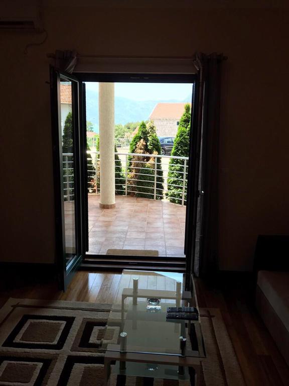 Roman Garden Apartment Risan Ngoại thất bức ảnh